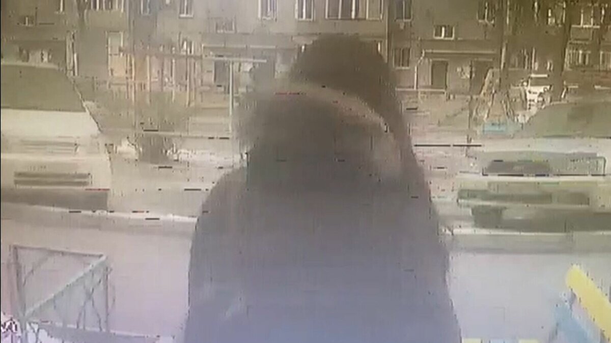     Девушка, забравшая коляску из подъезда в Абакане, вернула украденное. Она заявила, что нарушила закон ради подруги в тяжелом положении.