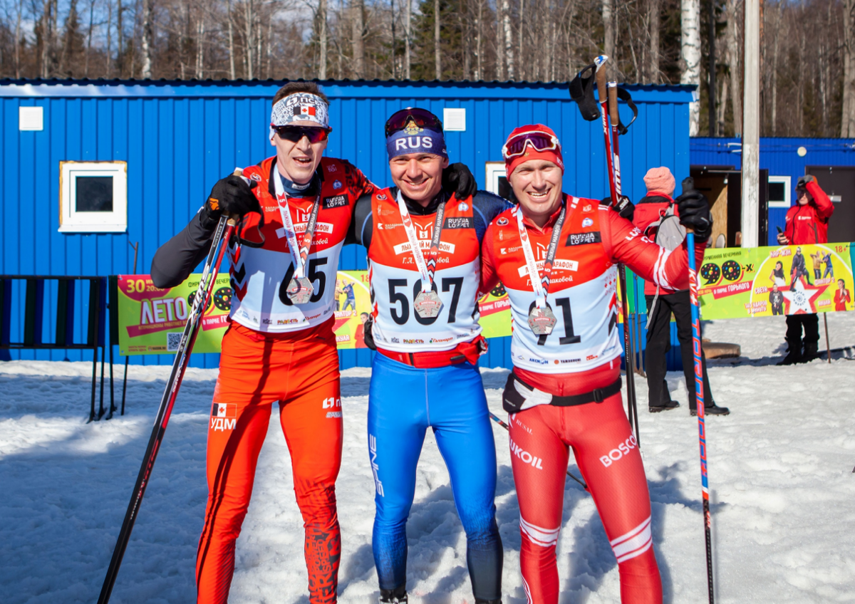 пенза ски лыжные гонки. форма лыжника. 5 лыжников. лыжные соревнования. молодые лыжники.