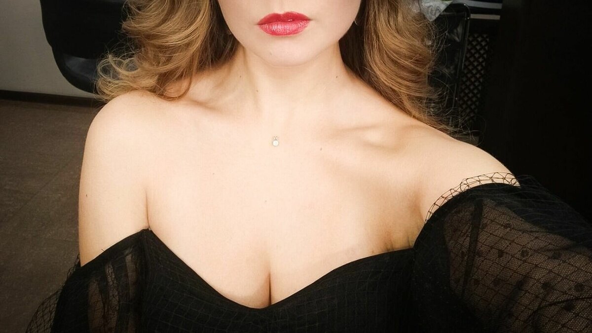     Ребенок предлагает свои услуги сексолога для жителей Приморья. Девочка утверждает, что ведёт деятельность с 14 лет.