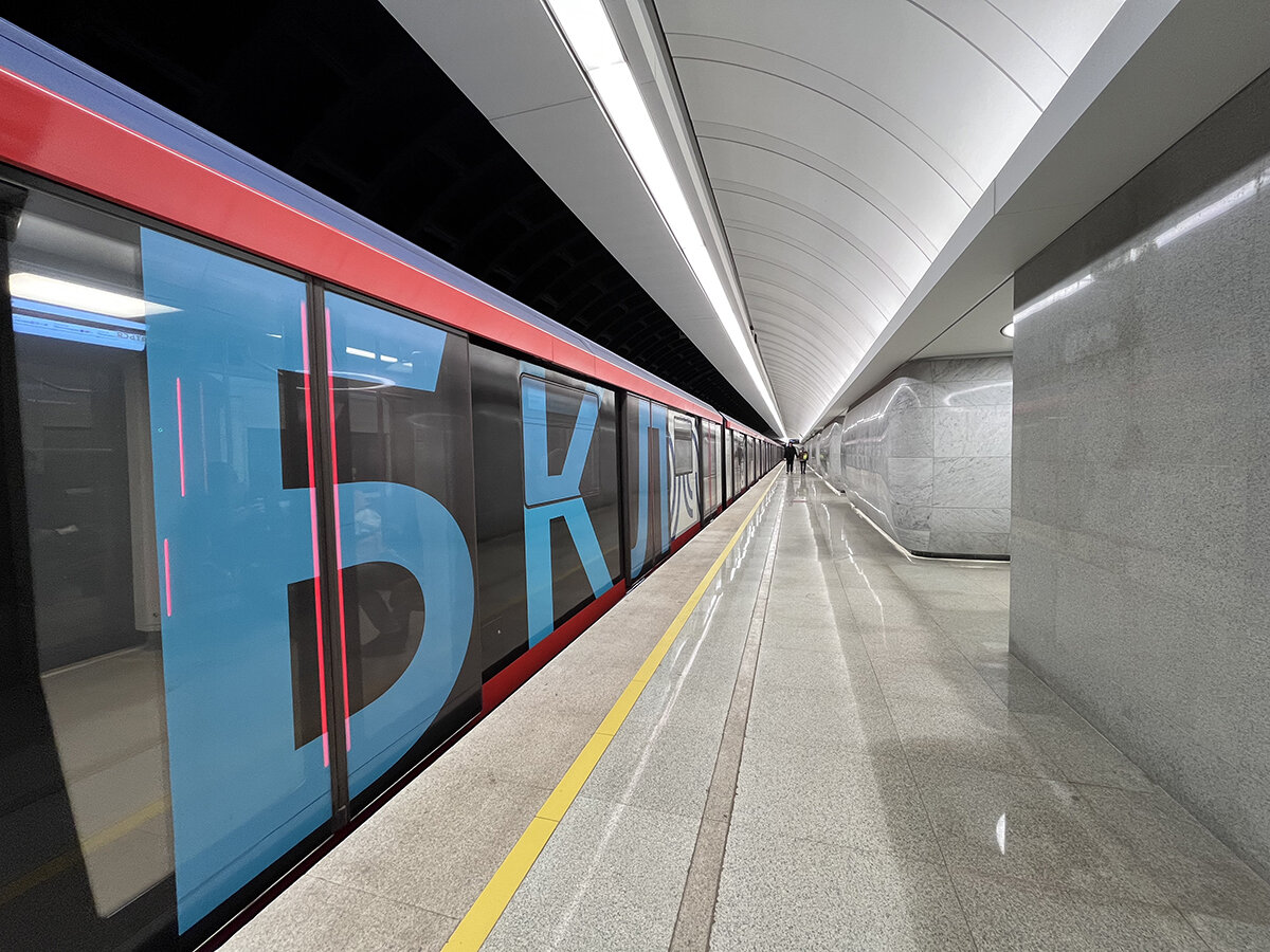 В марте в Москве открыли Большую кольцевую линию метро. Столичные власти уверяют, что она стала самой протяжённой кольцевой линией метрополитена в мире.
