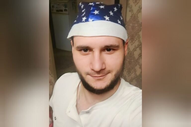    В Орске разыскивают без вести пропавшего 28-летнего Барсукова Александра Марина Шарт