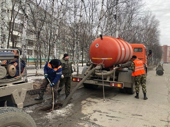     Более 2 тысяч дождеприемных колодцев расконсервируют в Благовещенске. ФОТО: администрация Благовещенска