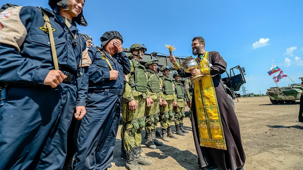     По закону, все военнослужащие российской армии страхуются на время несения службы и еще на год после ее окончания.
