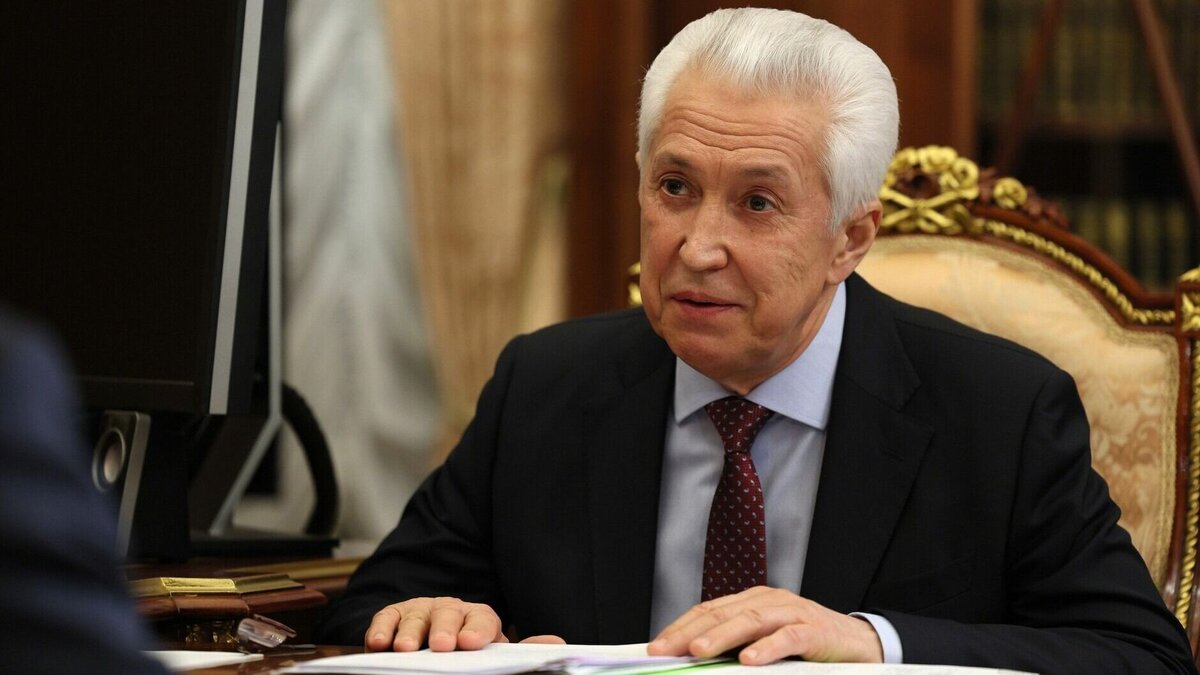     Президент страны Владимир Путин провел встречу с главой фракции партии «Единая Россия» в Госдуме Владимиром Васильевым.