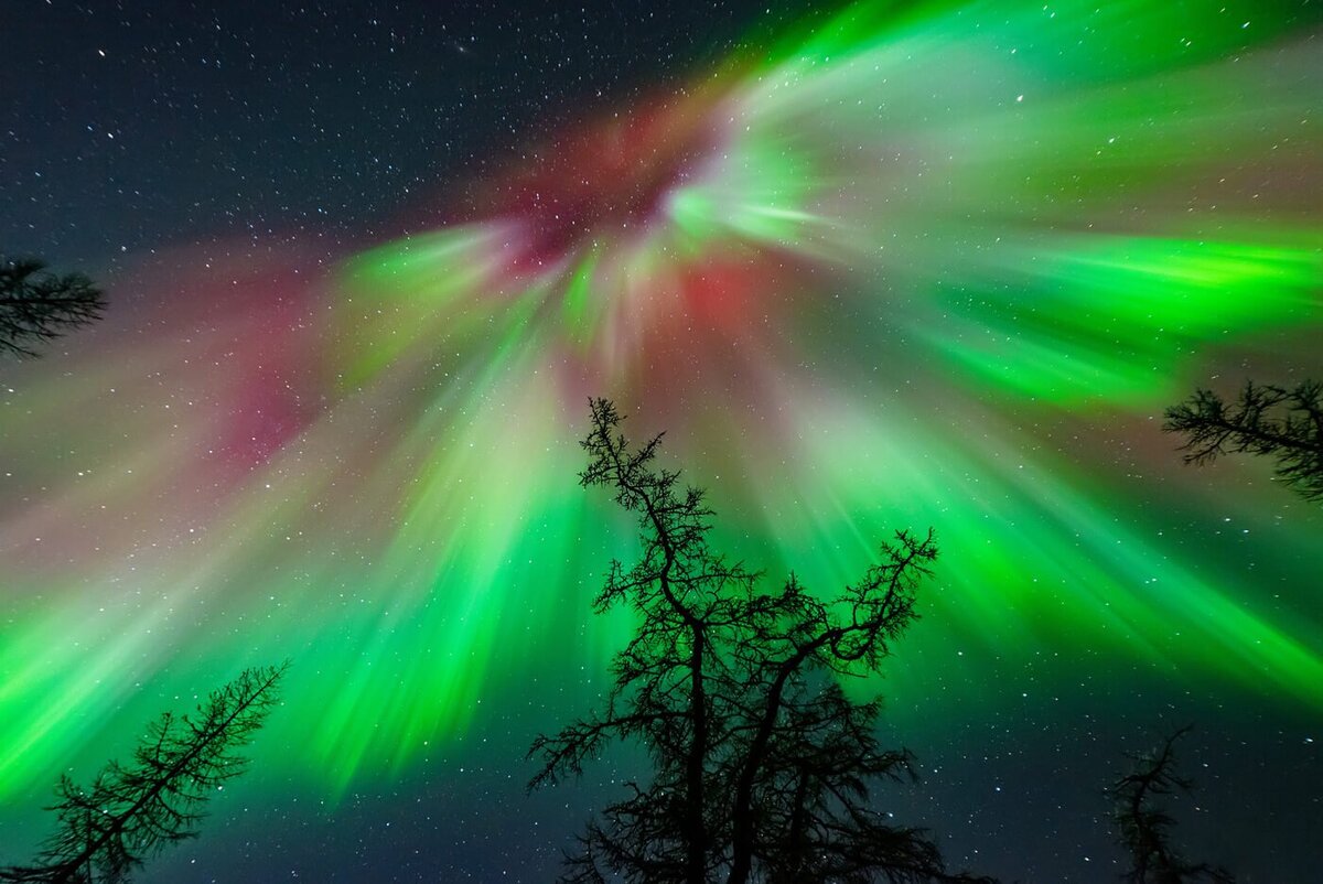 Фото: https://mykaleidoscope.ru/uploads/posts/2021-09/1632952251_3-mykaleidoscope-ru-p-konfeti-severnoe-siyanie-krasivo-foto-3.jpg