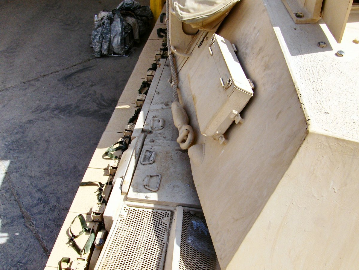 Урановая броня абрамса. Броня m1 Abrams. Броня Абрамса m1. M1 Abrams Нижний эвакуационный люк. Танк Абрамс броня.
