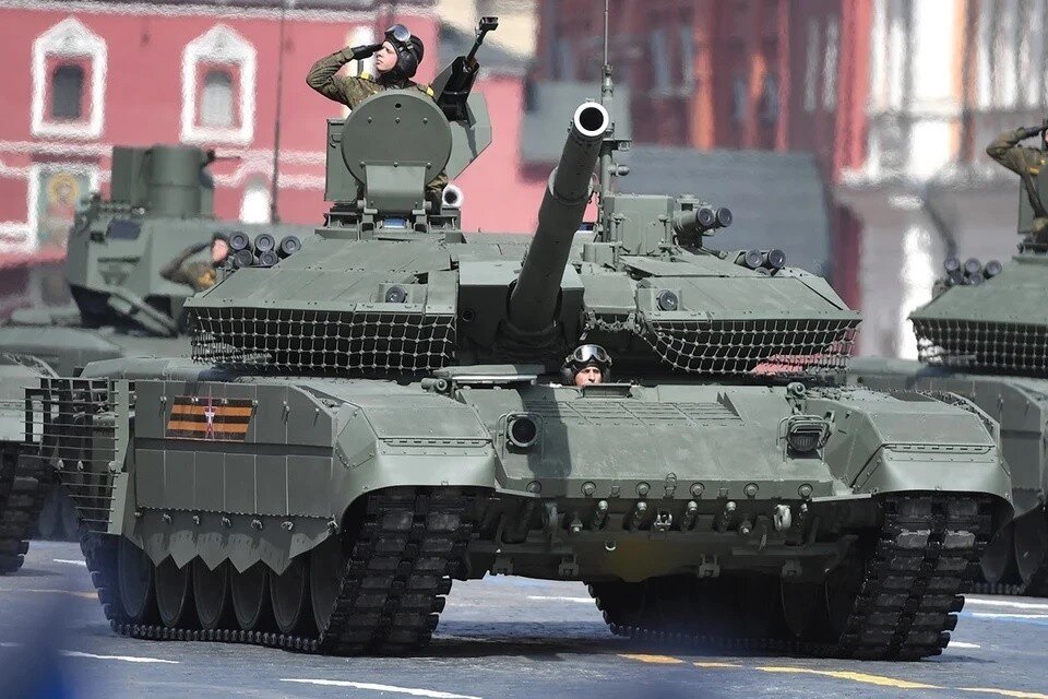 Russian T-90 Tank From Ukraine Mysteriously Appears At U.S. Truck Stop