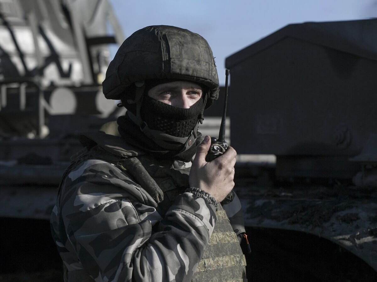    Военнослужащий Вооруженных сил РФ, задействованный в специальной военной операции на Запорожском направлении© РИА Новости / Константин Михальчевский
