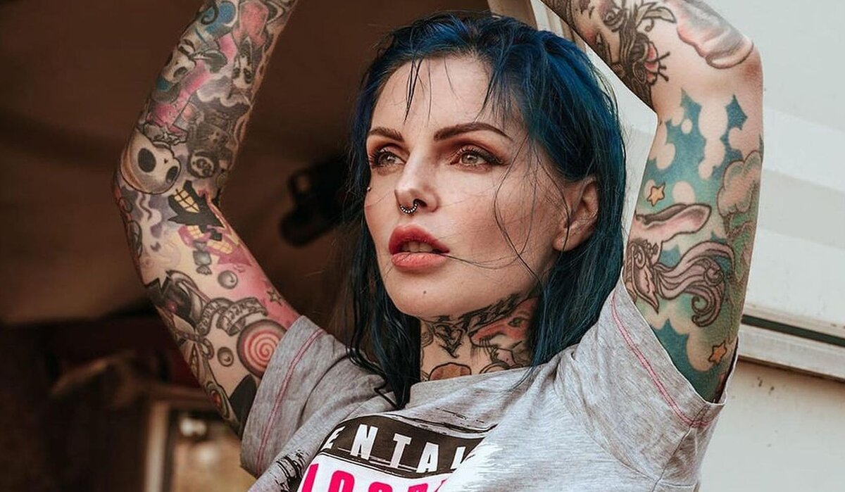 Куанна Часингхорс – модель с татуировками на лице