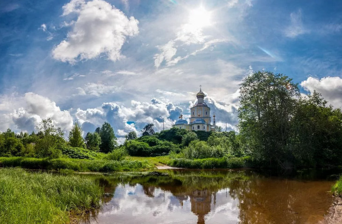 Русь е. Церковь на берегу реки Тверская область. Деревня речка Березки церквушка. Храм на берегу речки в Тверской области. Фотосайт река Церковь Ополье.