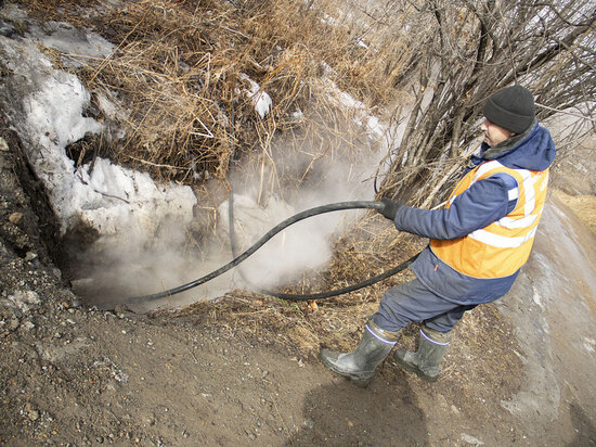     Очистка ливневой канализации началась в Хабаровске раньше срока. ФОТО: мэрия Хабаровска