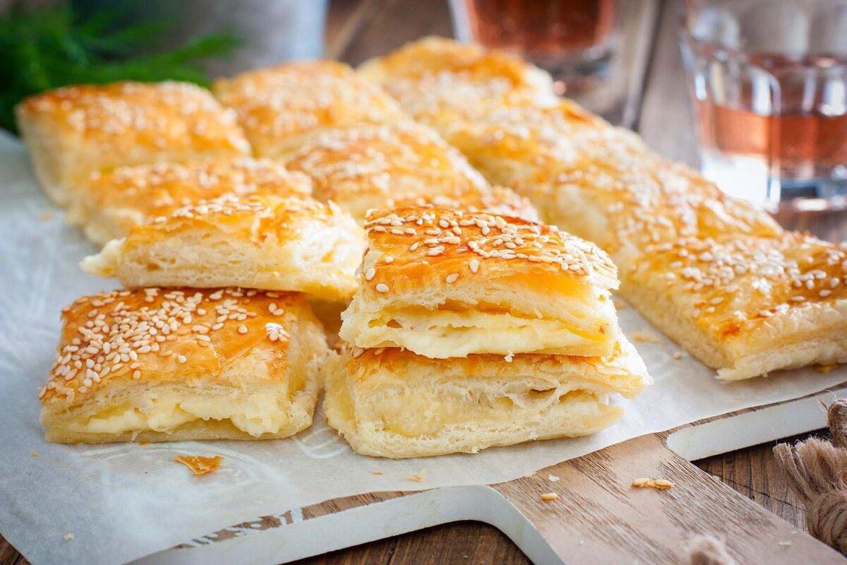 Перог из слоёного теста