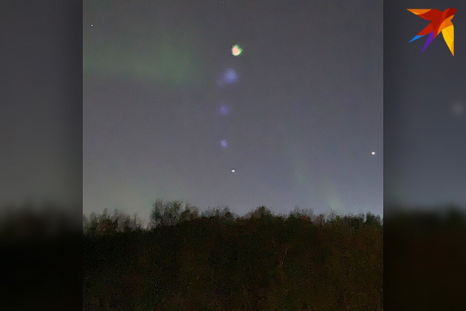     Вечером 23 марта жители Мурманской области заметили в небе странные светящиеся огни. Дарья ЦЕБРИК