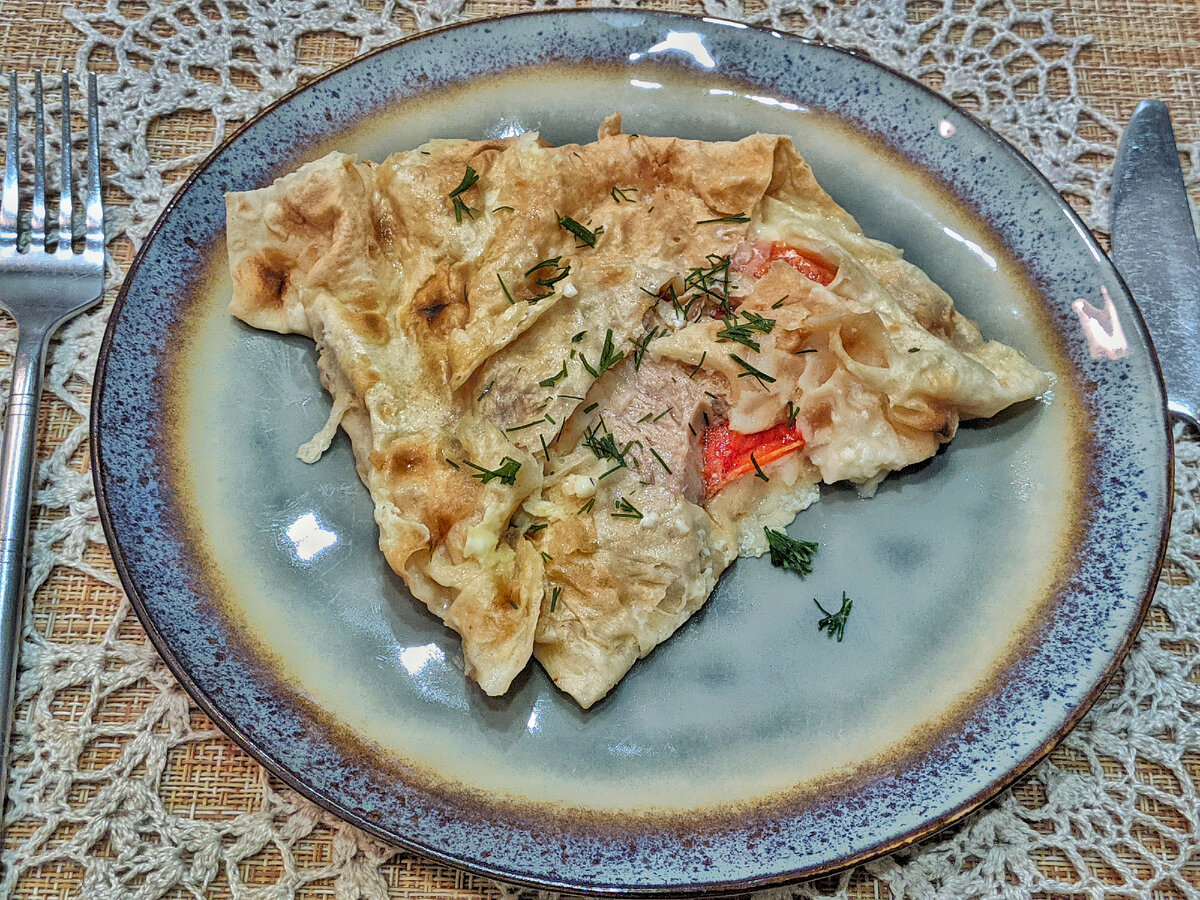 У семьи: лаваш, грудинка, сыр, помидор, яйцо, молоко