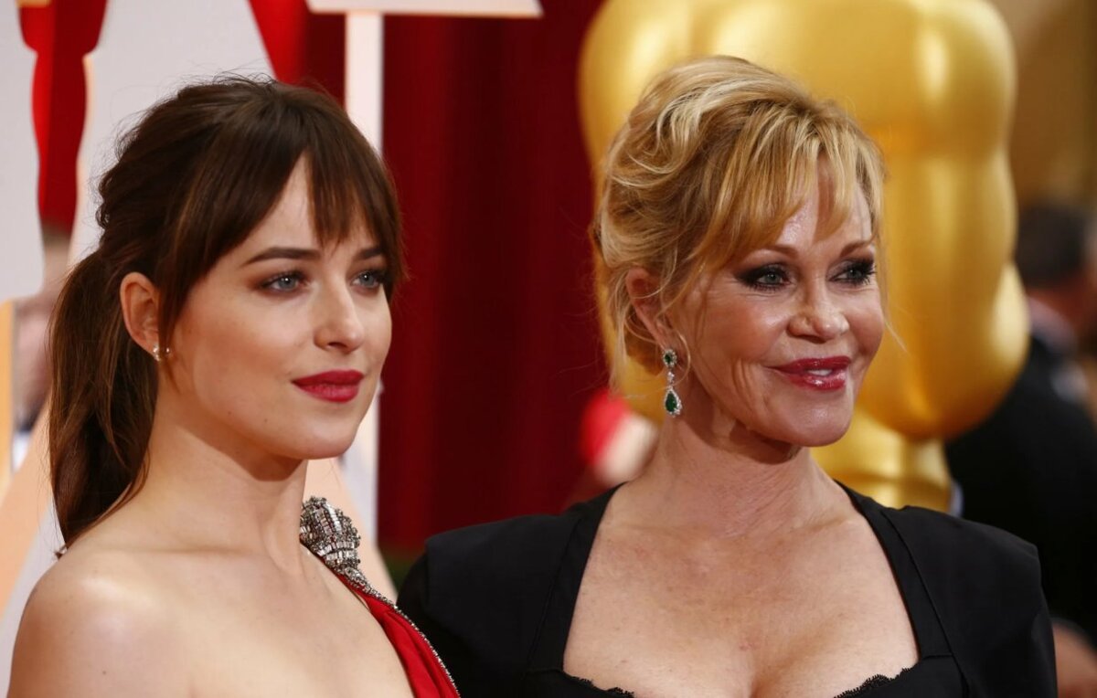      Дакота Джонсон с мамой