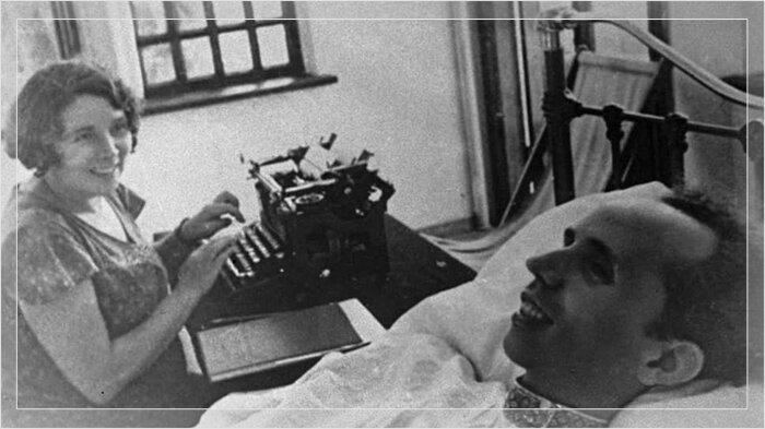  Писатель работал без устали над своим романом при помощи своей супруги.