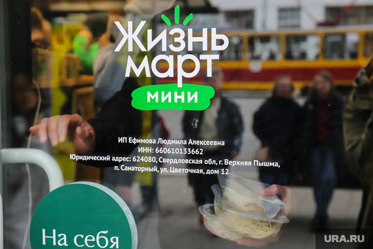    В «Жизньмарт» дети могут выставлять свои изделия на специальную полку