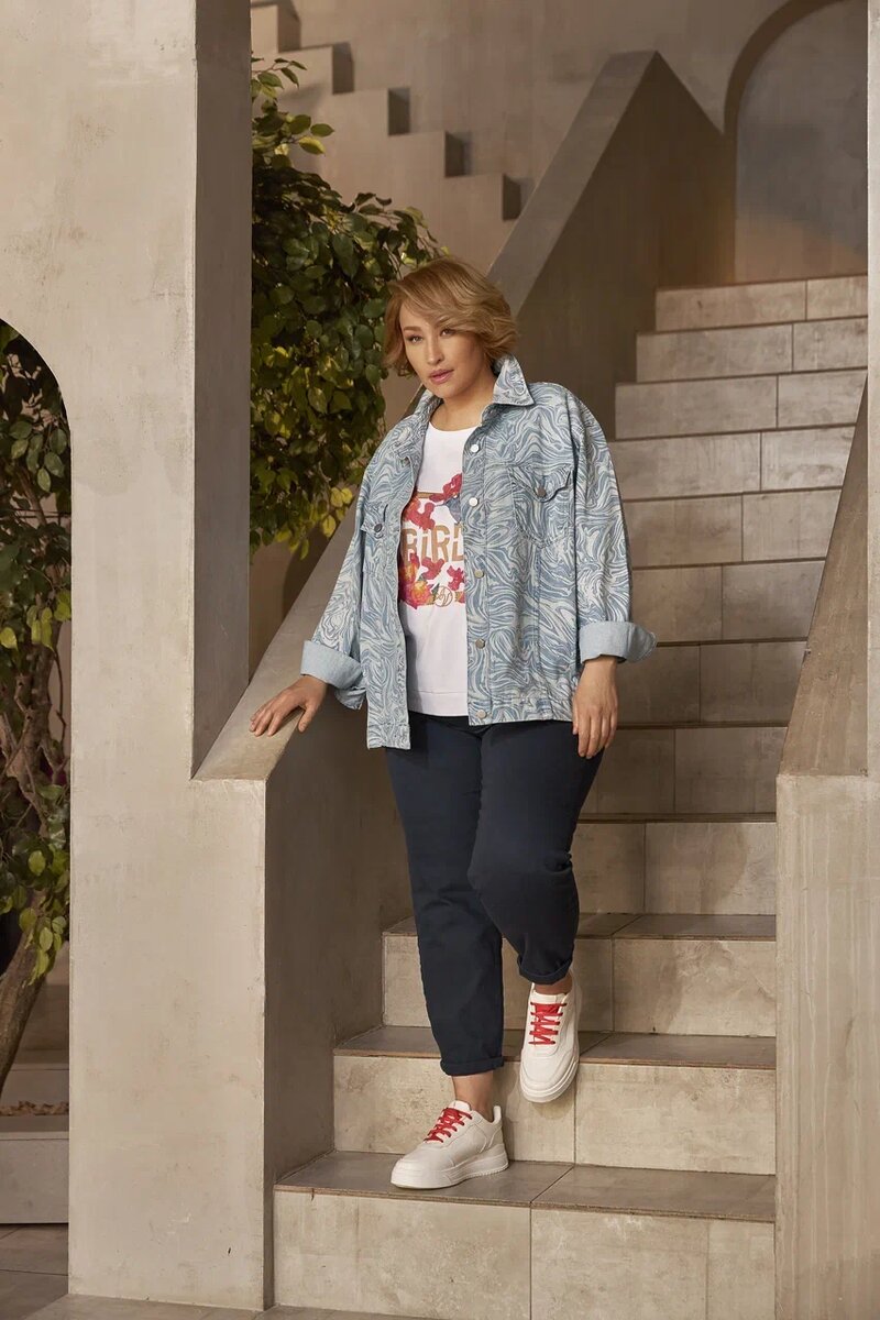 Футболка с принтом из коллекции весна-лето 2023 российского бренда AVERI