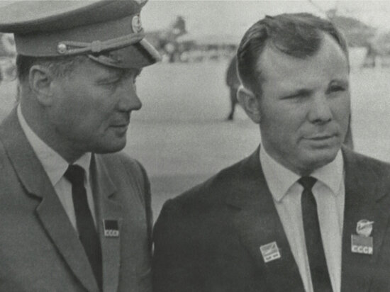     Василий Колошенко с Юрием Гагариным в Ле Бурже, 1965 г. Фото: Из Личного архива семьи В.Колошенко