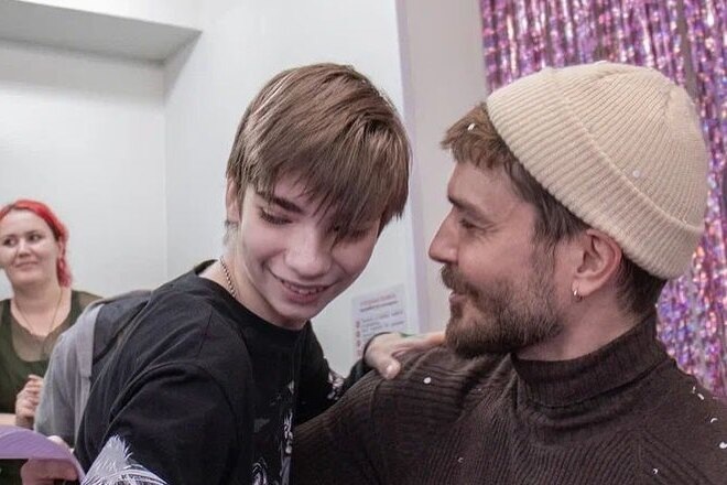     «Добрейший человек на Земле!»: Максим Матвеев вручил золотые статуэтки детям с ДЦП