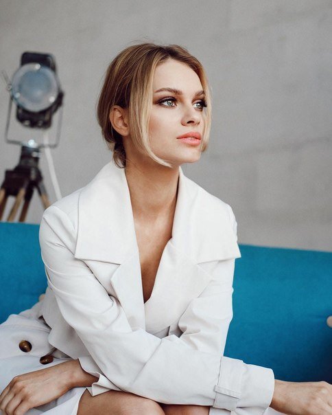 Хотим порадовать фото Алевтины с её личной фотосессии, прошедшей в 2021 году под руководством фотографа Ирины Белоусовой.