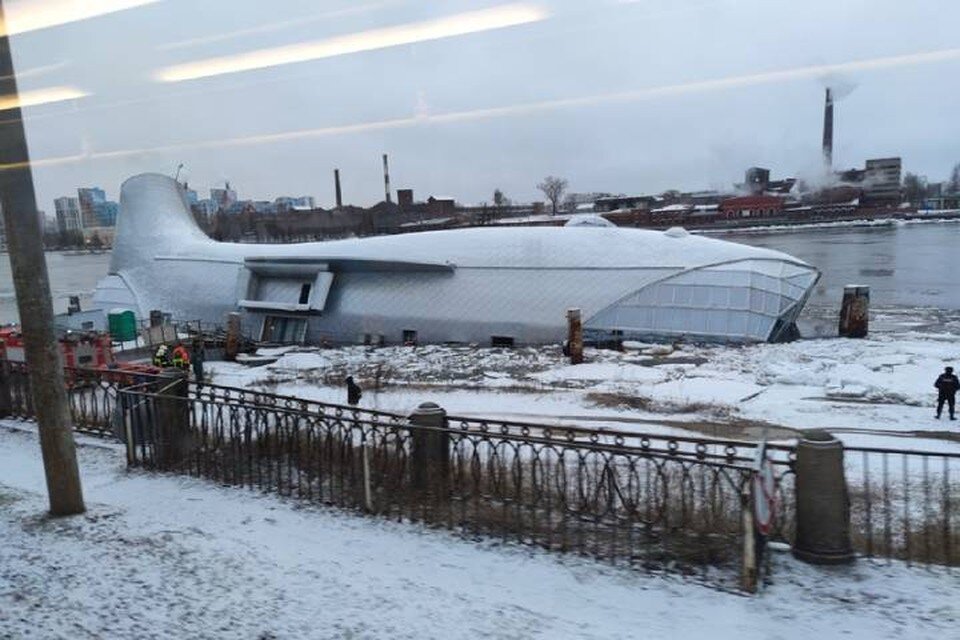     Прокуратура начала проверку из-за тонущего ресторана «Серебряный кит» на Неве в Петербурге  СОЦСЕТИ