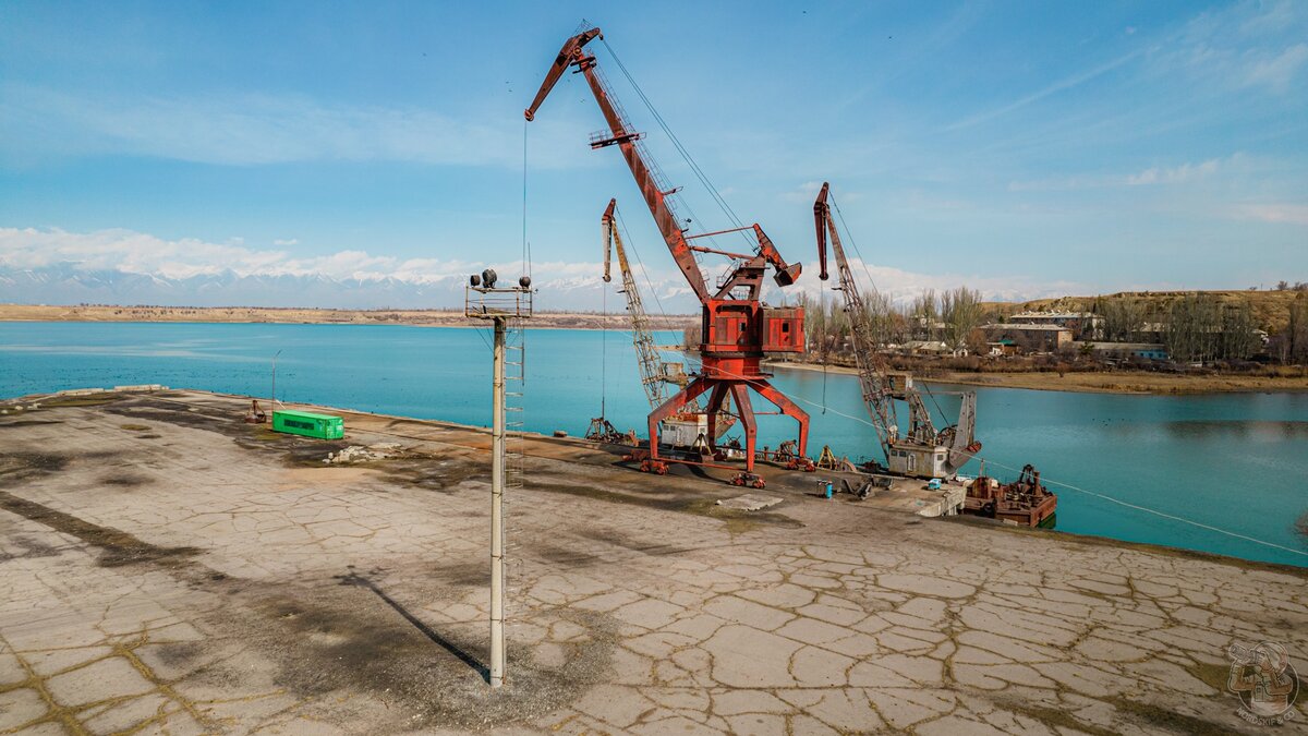 Спустя 5 лет я вернулся в заброшенный советский порт на берегу высокогорного озера. Как думаете, что от него осталось?