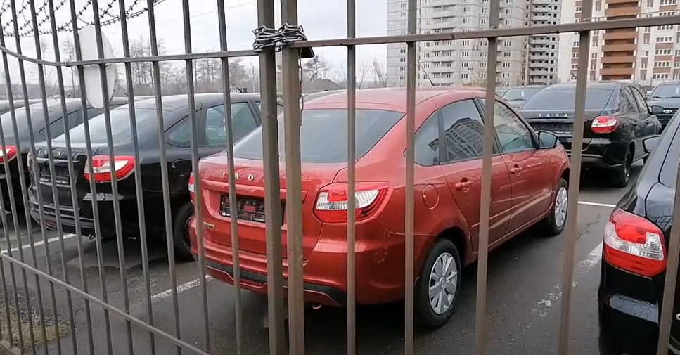 Лада в автосалоне