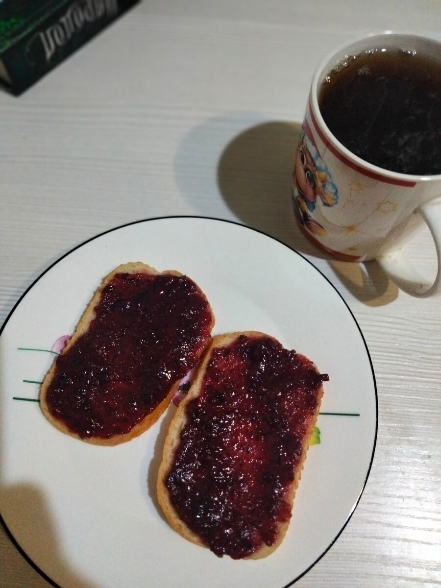 Батон с ягодами