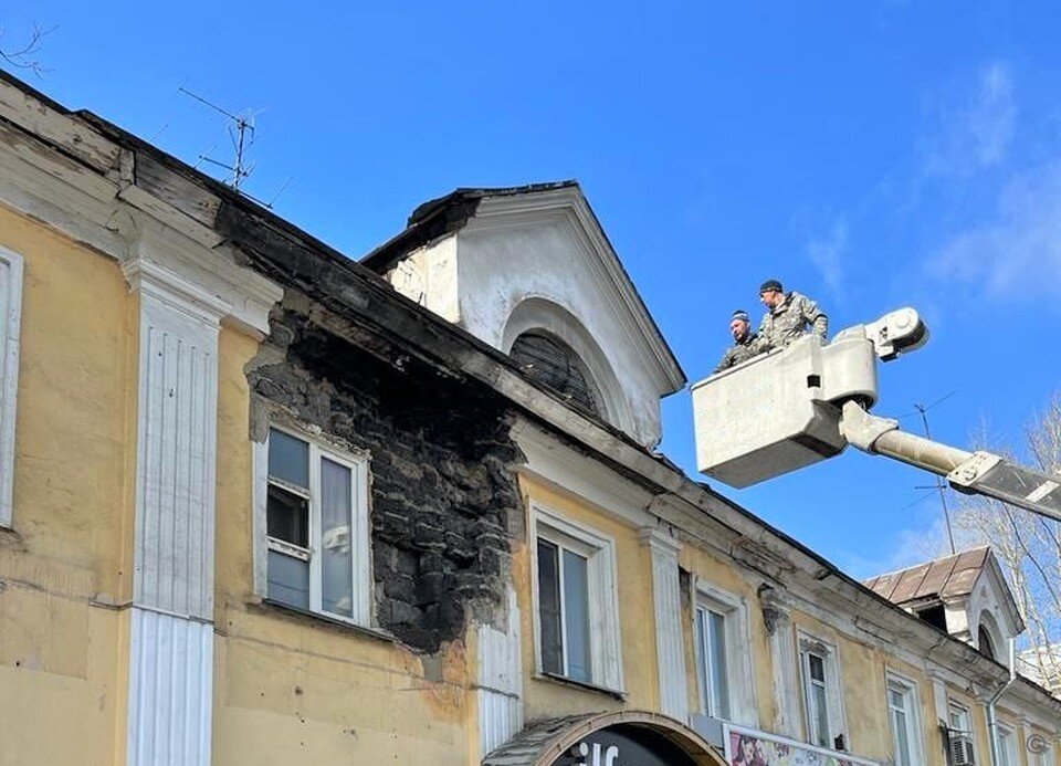     Обрушилась часть фасада  пресс-службы администрации Барнаула