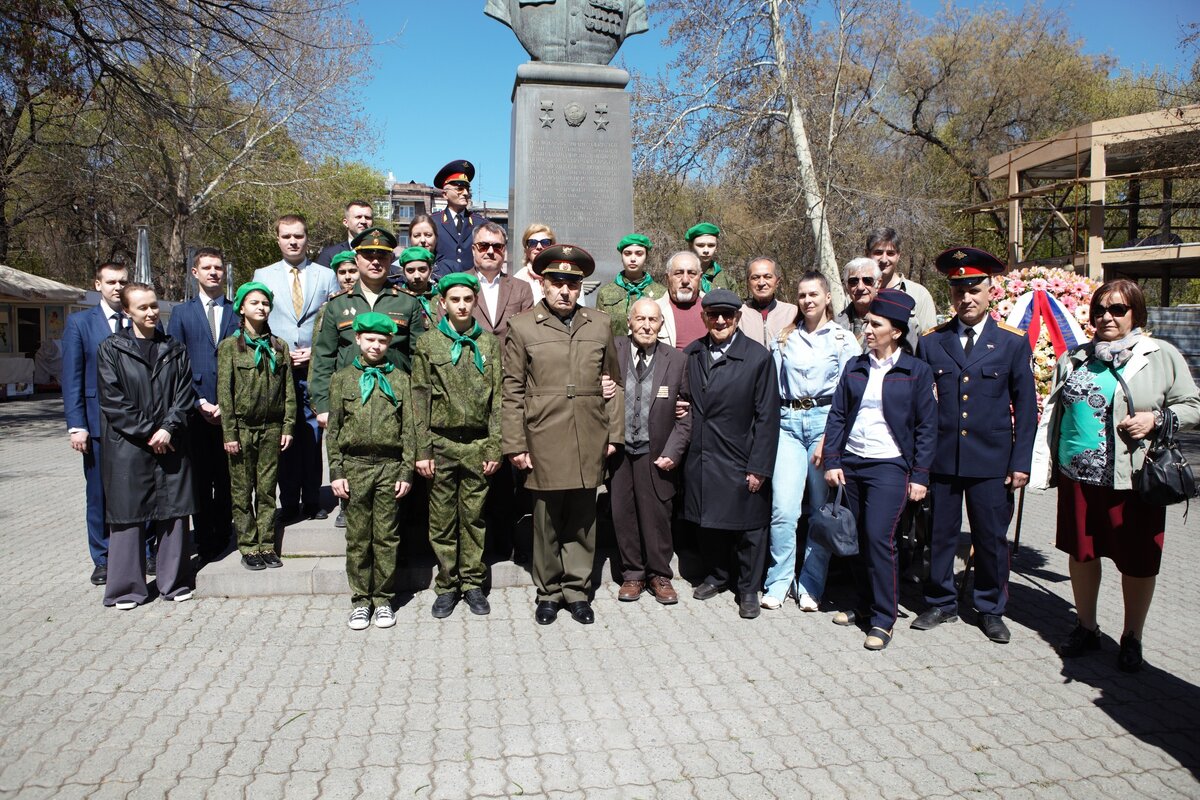 В Ереване отметили 110-летие легендарного летчика, уроженца города Шуши, дважды Героя Советского Союза Нельсона Степаняна. Фоторепортаж