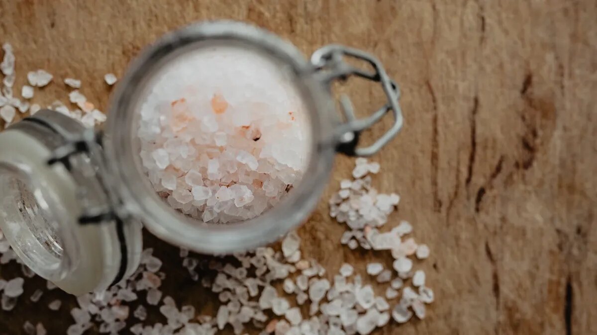 Заранее нужно запастись не меньше 4 килограммами соли. Фото: www.piqsels.com