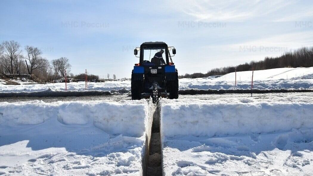     В Тюменской области на этой неделе завершит работу ледовая переправа «город Тобольск-деревня Бекерево» на реке Иртыш. Ее закроют для транспорта 31 марта, в пятницу.