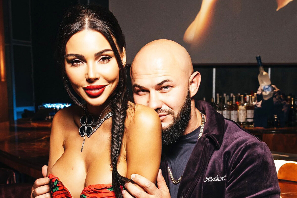     Неожиданное свидание в клубе: Оксана Самойлова и Джиган появились на вечеринке