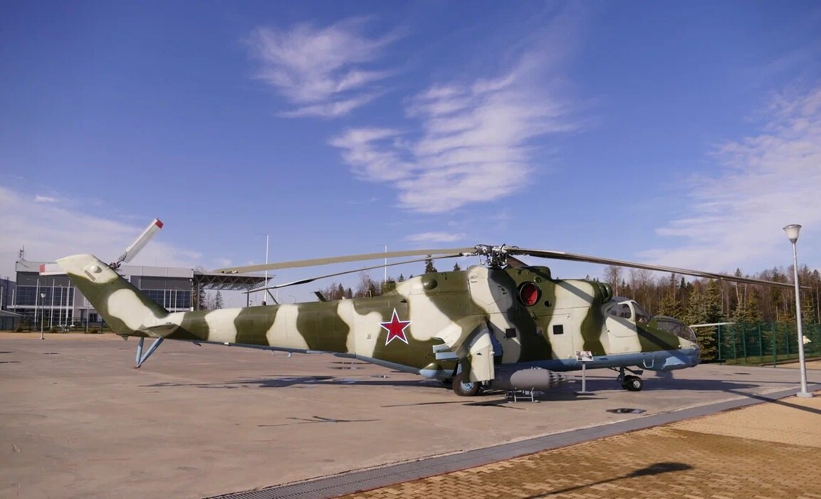 Ми-24В на открытой площадке К в парке «Патриот»