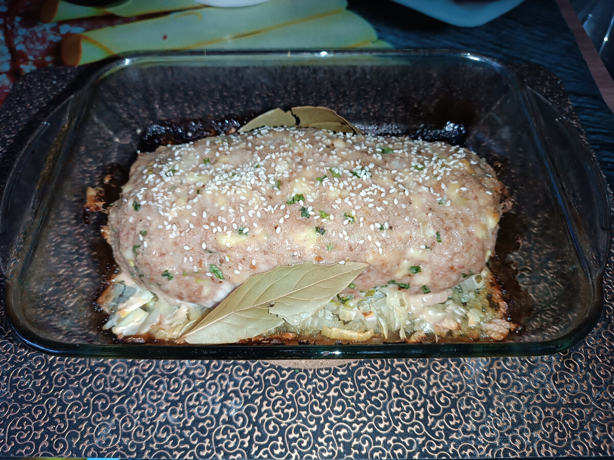 Готовый мясной хлеб очень хорошо режится тонкими ломтиками. Приятного аппетита! 