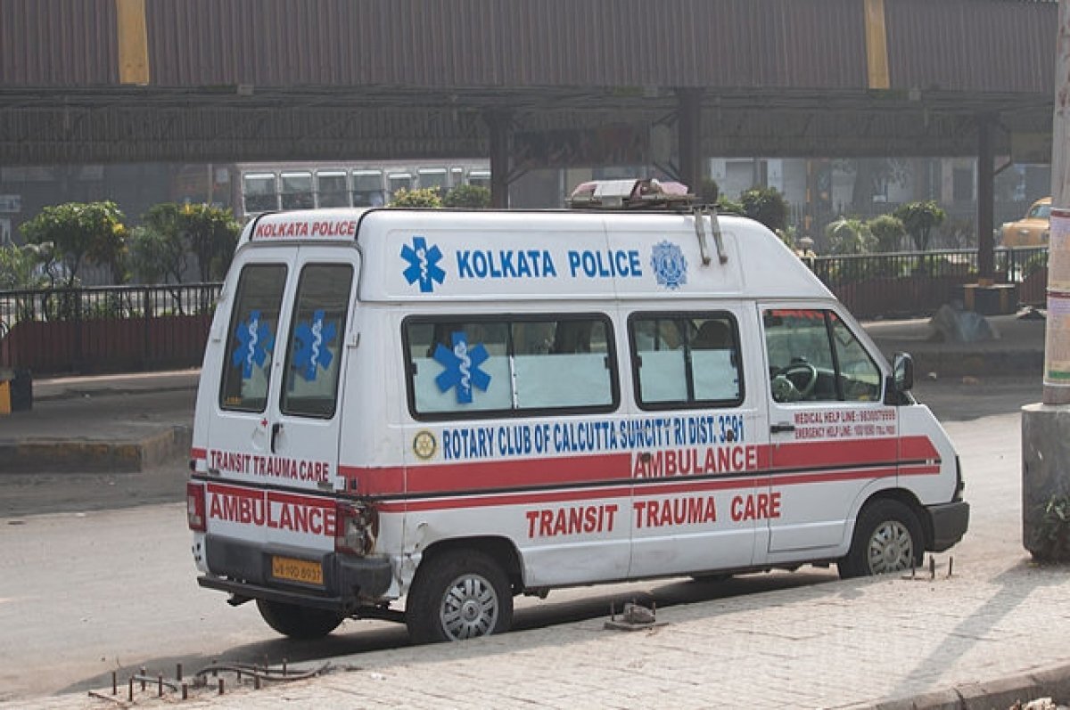    Не менее 13 человек погибли, провалившись в колодец при храме в Индии