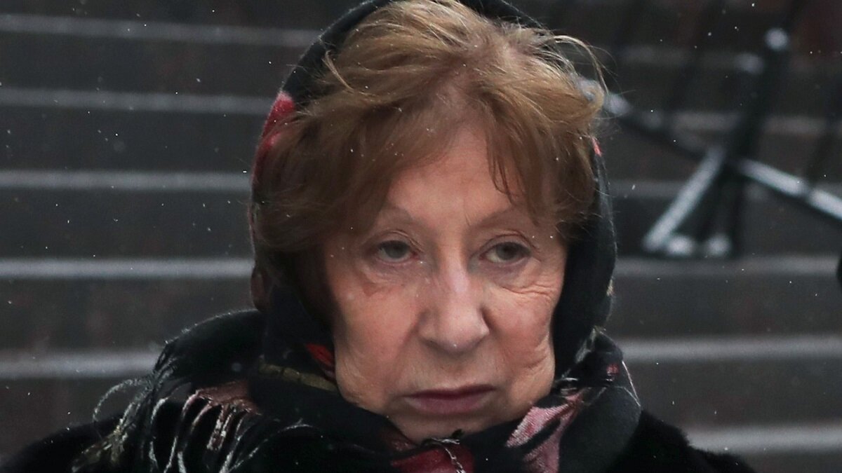    Лия Ахеджакова