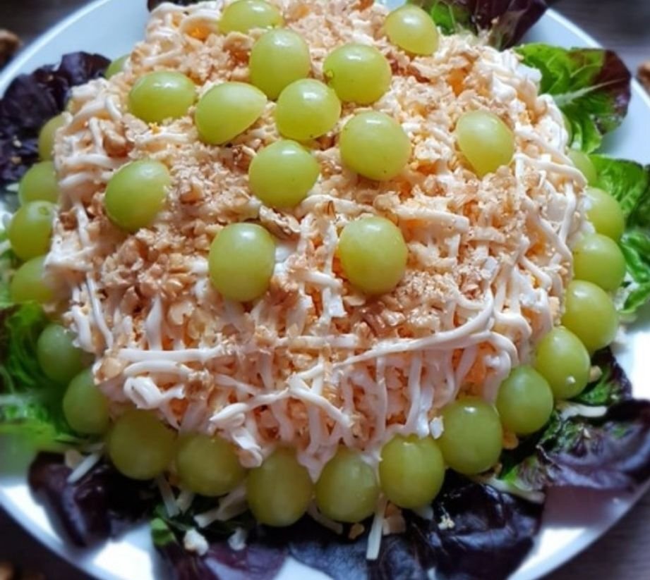 Салат с курицей виноградом грецкими орехами и сыром рецепт с фото пошагово