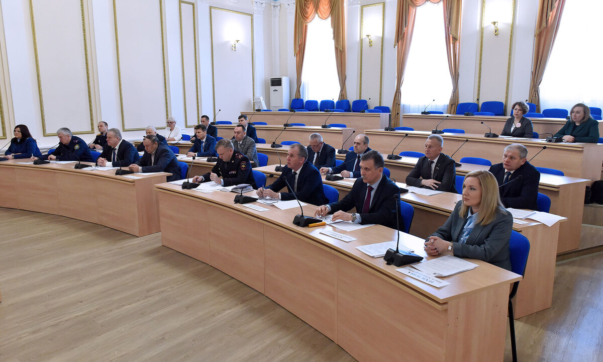    Богомаз экстренно собрал комиссию против коррупции и ни слова не сказал о Кулешовой и Егоровой Евгений Антюхов