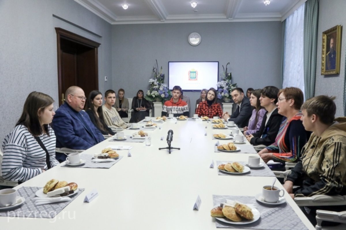    Губернатор Пензенской области встретился с детьми из Запорожья