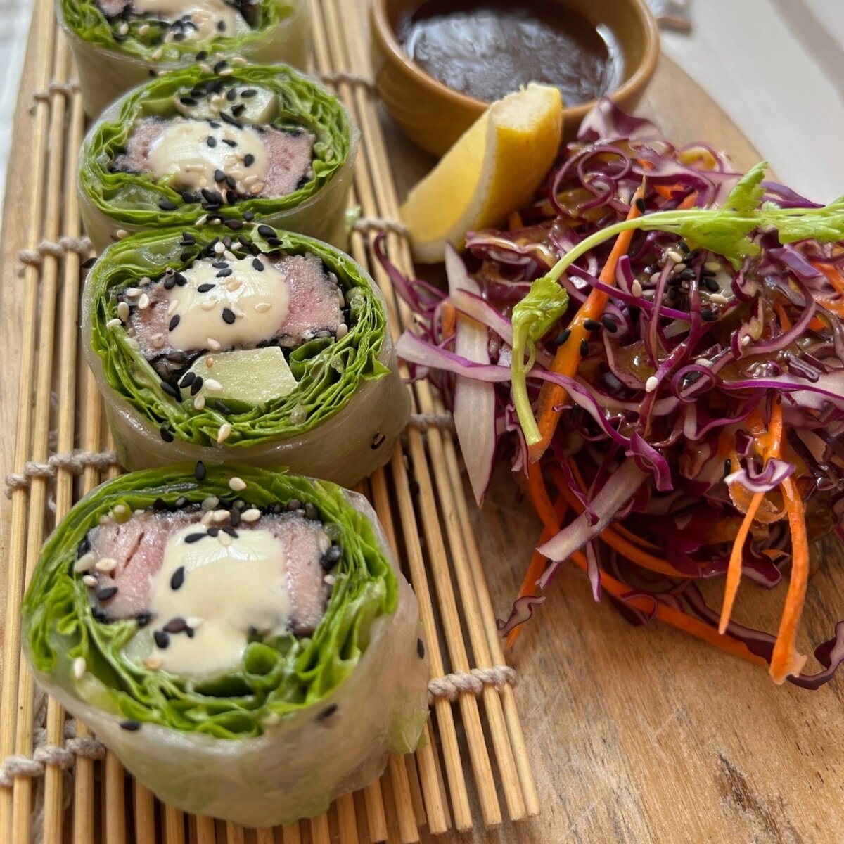 Так выглядит мой аппетит. Или вкусное мясо. Аппетитные овощи. Учу мой грелин передать в мозговые центры, что я теперь это люблю, а не булки с сахаром. Фото Г. Лосенковой