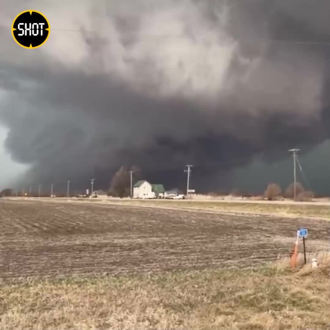    Движение торнадо по жилым районам и его последствия Видео: Telegram-канал Shot