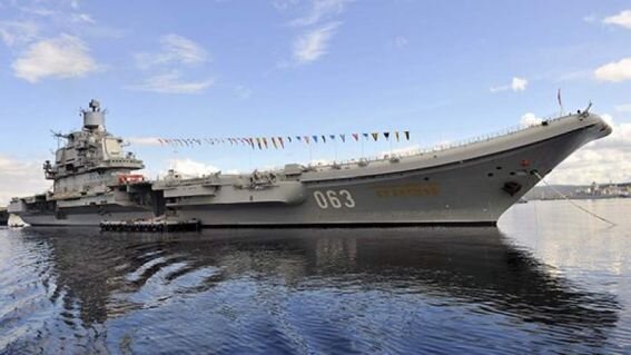 "Адмирал Флота Советского Союза Кузнецов" - российский авианесущий крейсер проекта 1143.5. Вступил в строй в 1991 году, единственный авианесущий корабль Военно-морского флота России