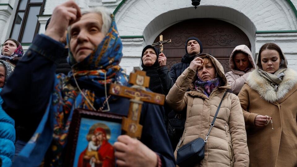     Как режим Зеленского развязал войну на уничтожение канонической УПЦ REUTERS/Valentyn Ogirenko