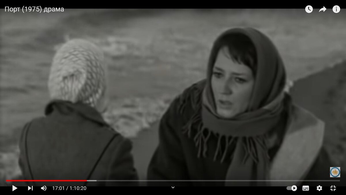 Под другим углом виден шов - скорее, это что-то вроде капора