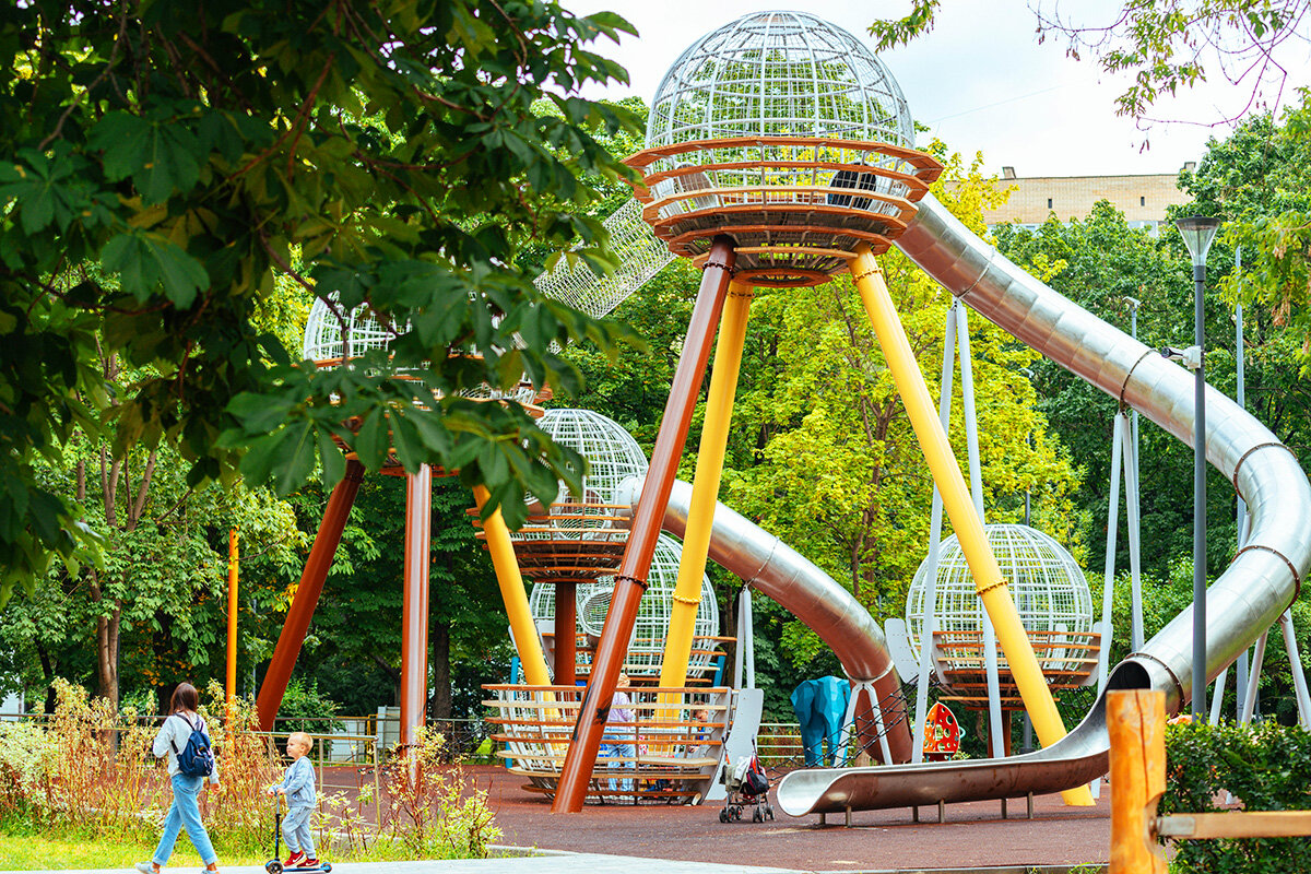 Что происходит с детскими площадками в Москве: хит-парад самых необычных |  Про Мой Район | Дзен