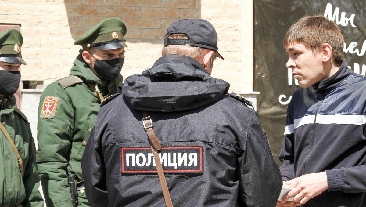     Депутат Госдумы Анатолий Вассерман не исключает, что диверсии Украины могут продолжится и в других регионах России. В том числе, и в Ростовской области. Об этом парламентарий сообщил корреспонденту RostovGazeta.