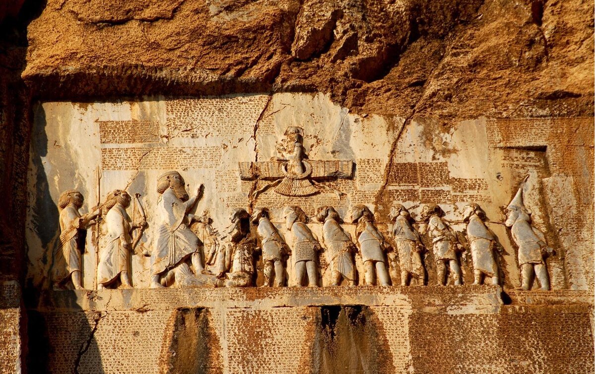 Бехистунская надпись 520-518 гг. до н.э.. где впервые упоминается экзоним Armina