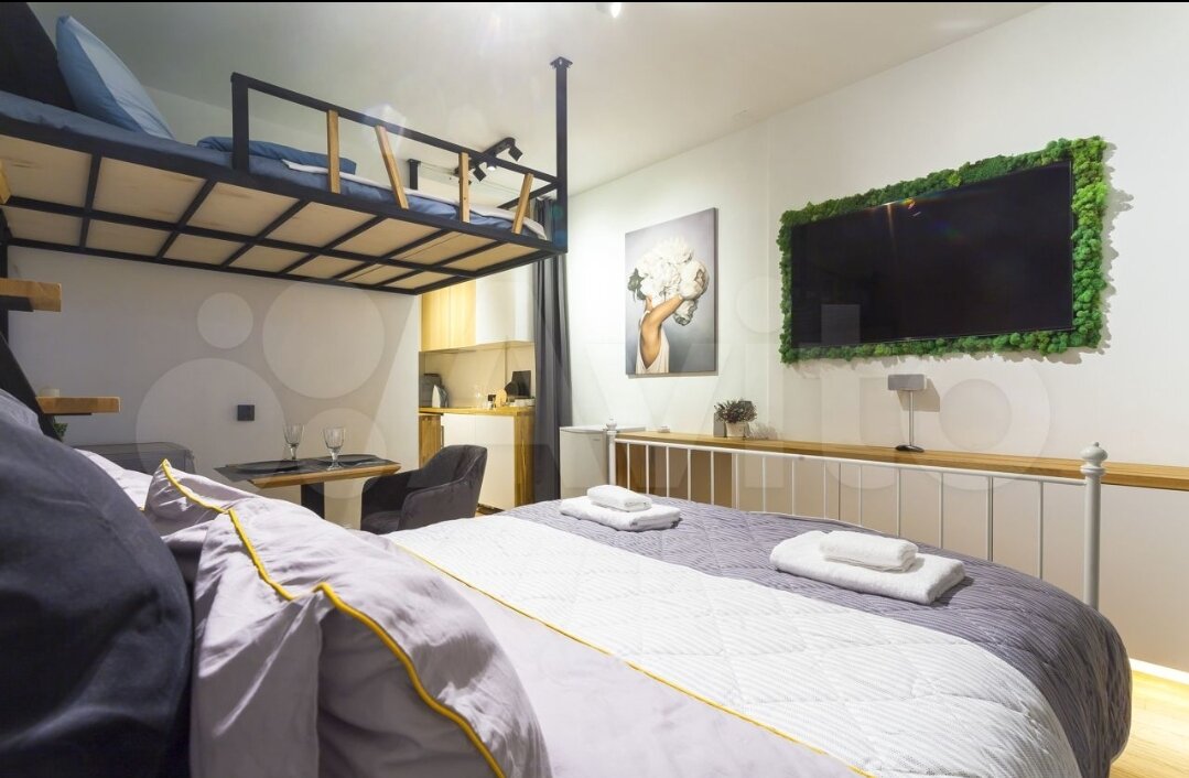 Снимали такое жилье. Кровать ребетенок заценил на все 100)